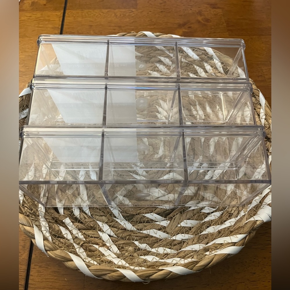 ORGANIZING LIDS Storage Essential. Stackable Organizers Transparent.